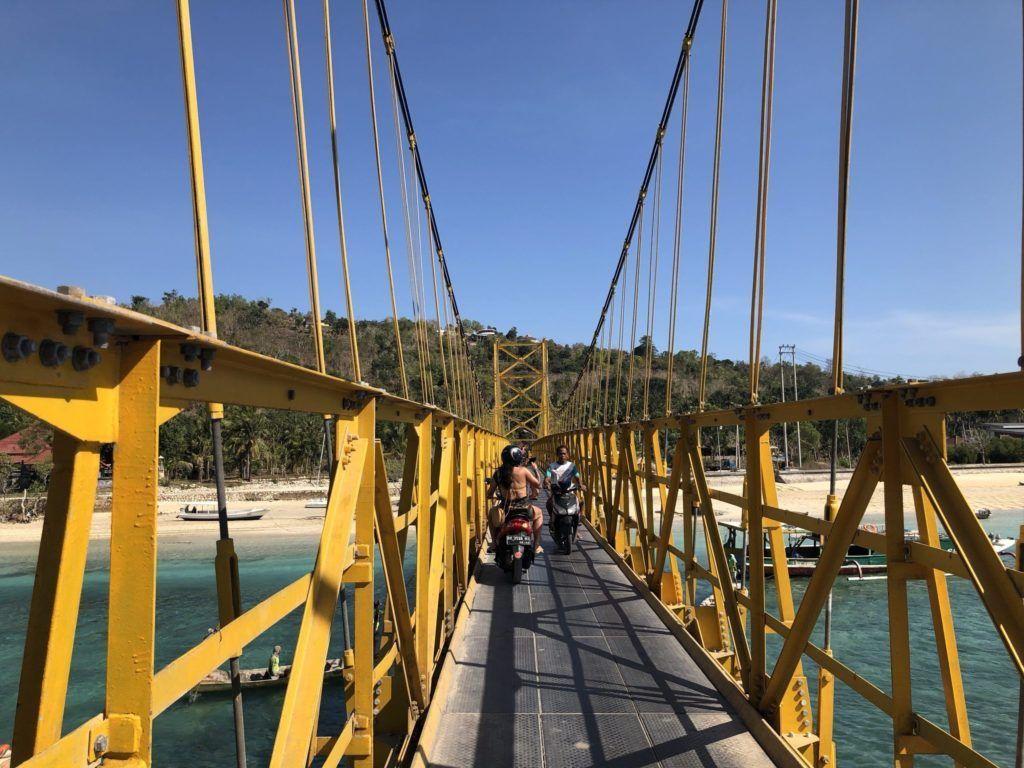 Die Yellow Bridge